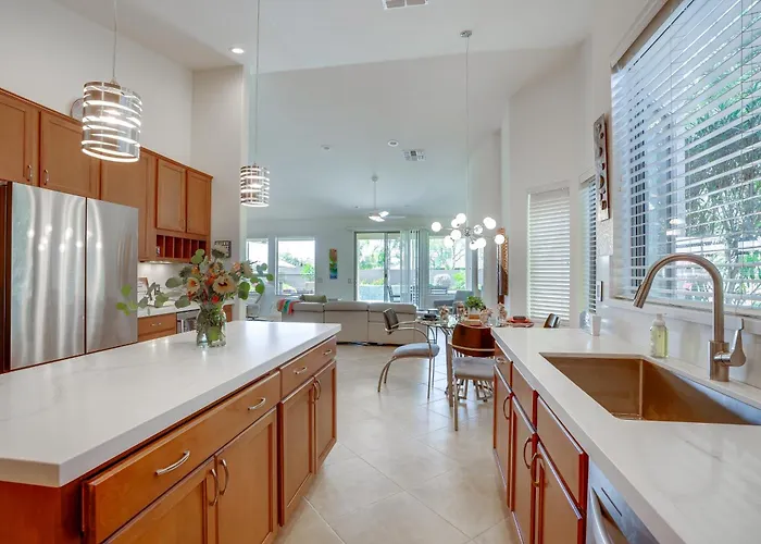 Pool, Golf Cart! In 55+ Pebblecreek Community Сasa de vacaciones *